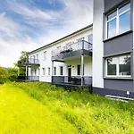 Luxury In Der Alten Schule